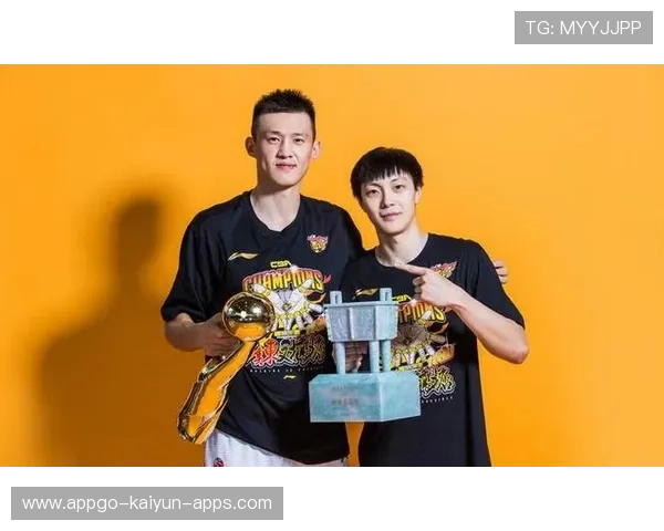 冠军球队球员赛季总结会分享成长故事与经验教训，球员冠军数量