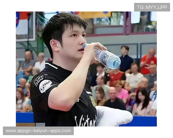 国际赛场上的友谊，樊振东与多特蒙德教练合影，樊振东vs马特