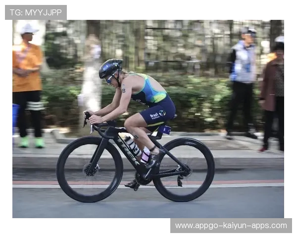 海地举办国际铁人三项赛吸引众多跑者，国际铁人三项内容
