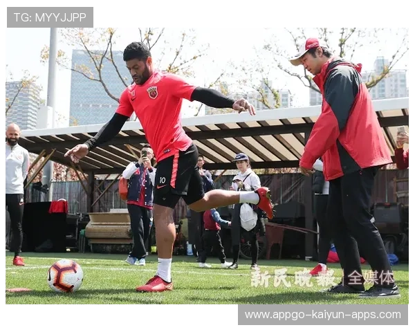 球迷为伤员募捐 社区关怀温暖人心，捐球场怎么玩